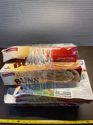 bundle of hunny buns/ oatmeal cream pies ( out of date)