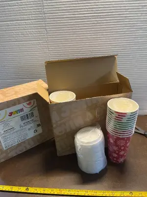 2ct 16oz Christmas paper cups with lids