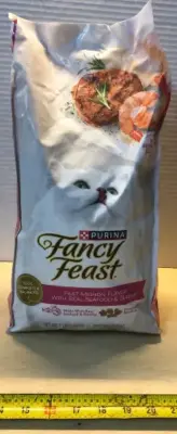 7lb fancy feast cat food (opened) exp:02/2027