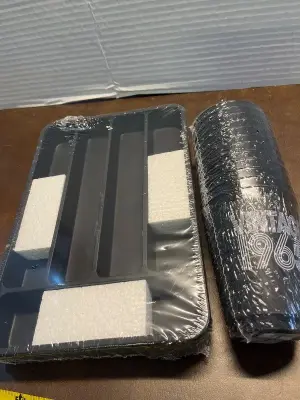 4ct silverware sorters & vintage 1965 plastic cups