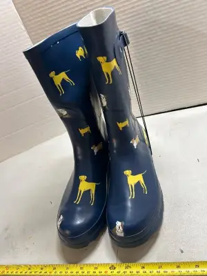 size 11 dog patterned rain boots