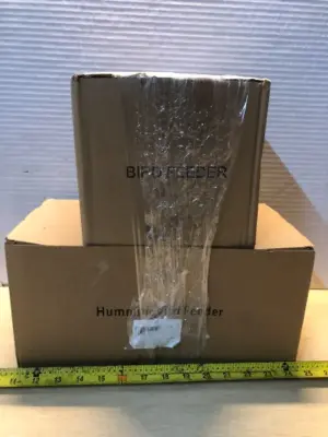 Bird feeder, hummingbird feeder