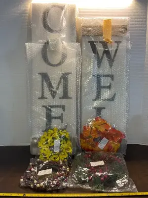 welcome sign & 4 small holiday reefs