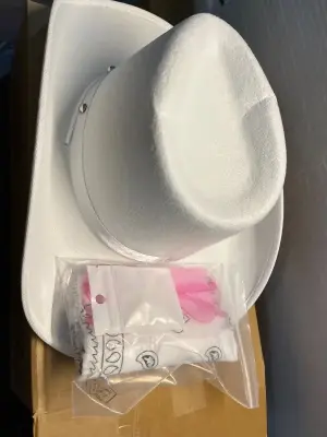 White cowgirl hat with accessories