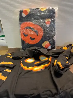 jekeno Halloween blanket 60 x 80 , women’s small throw over zip up jacket