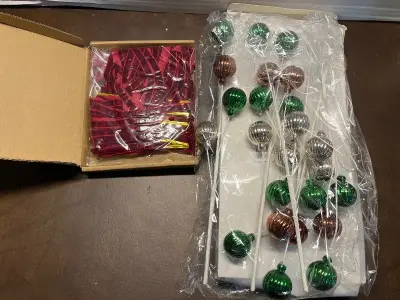 6pcs christmas balls? & christmas ribbons