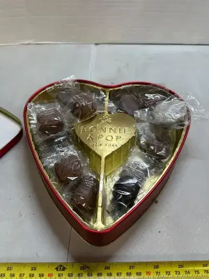 Bonnie and Pop chocolate set