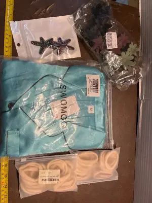 2ct hair clips, 2ct hair bows & medium size night gown