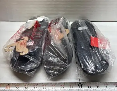 (3) size 9/10 women’s Havaianas flip flops