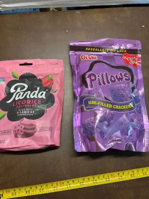 3ct raspberry licorice,2ct ube-filled crackers