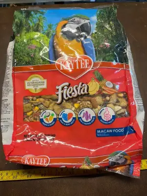fiesta macaw food