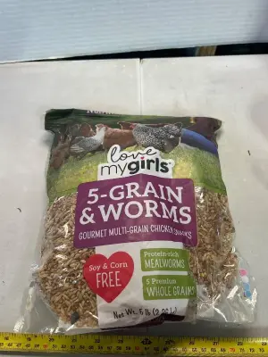 5 pounds of soy and corn free five grain and worms chicken feed