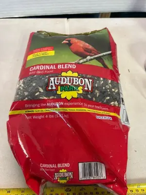 4 pounds of cardinal blend wild bird food