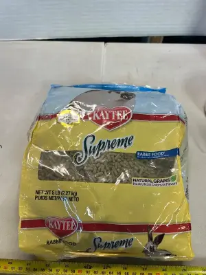 5 pounds of supreme rabbit food
