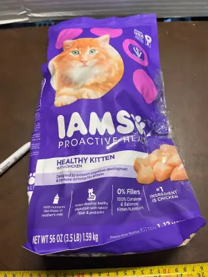 iams cat food  56oz (bag taped)