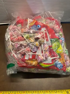bag of dum dum candy’s