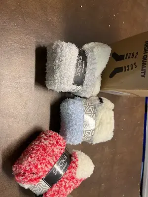 5ct fuzzy socks