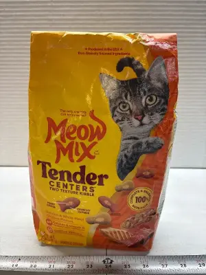 3Lb meow mix exp:05/27