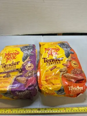 to count 40 ounce bags of meow mix, tender centers