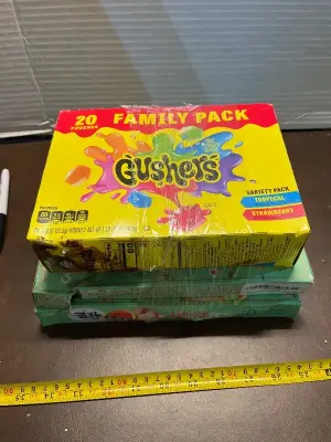 2ct korean food biscuits & gushers