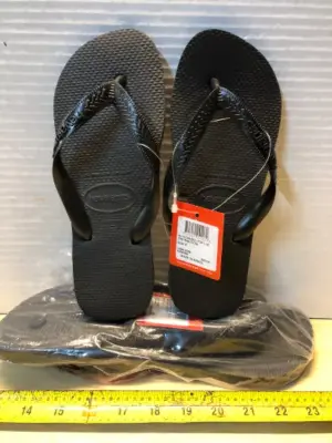 2 pair size 7/8 havaianas flip flops