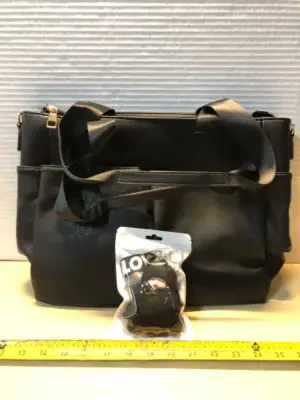 Aseitaku black bag and key chain