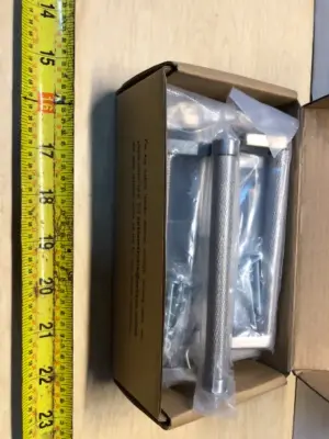 Box of cabinet handles