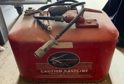 Mercury 6 gal metal gas can