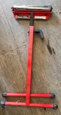 Adjustable roller stand