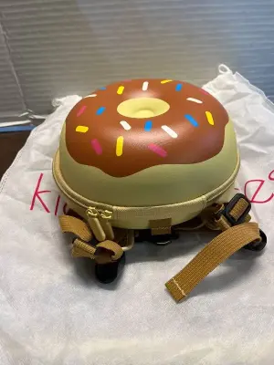 child’s backpack with leash attachment