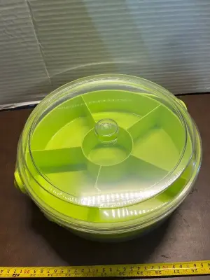 portable serving tray with lid and handle