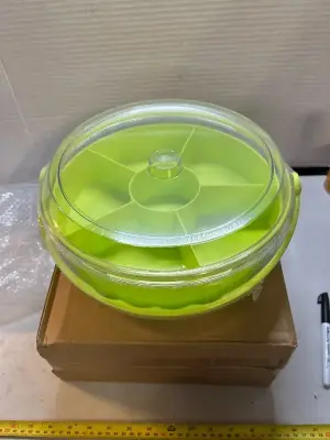 portable serving tray with lid and handle