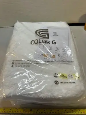 2 count fluffy white bathroom mats