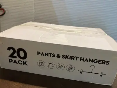 20pack of pants & skirt hangers