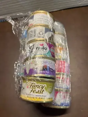 bundle of wet cat food (mostly in date)