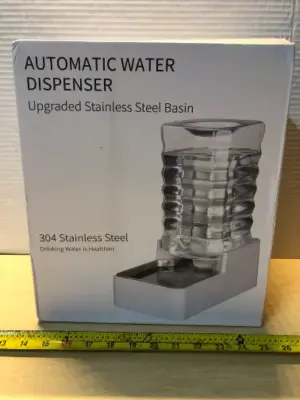 Automatic water dispenser