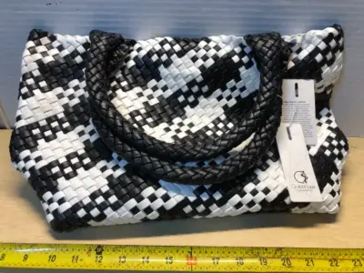 Queenoris leather bag