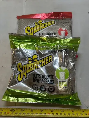 2 ct 1 lb 8 oz bags of sqwincher drink mix