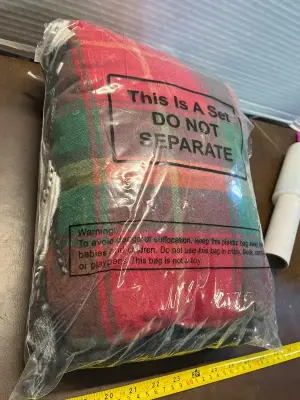 2ct throw blankets (unknown size)