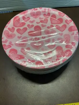 2ct valentines disposable plates
