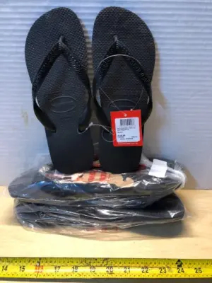 3 pairs size 9/10 havaianas flip flops