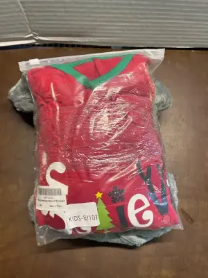 throw blanket & Christmas pajamas set 8-10T