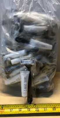 Lot of three blade razors