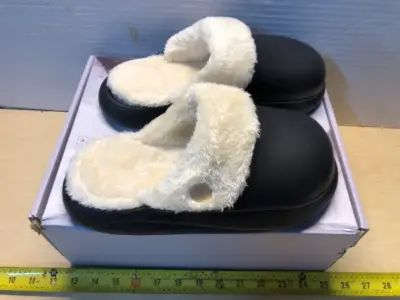 Black slippers 9.5-10 (40-41)