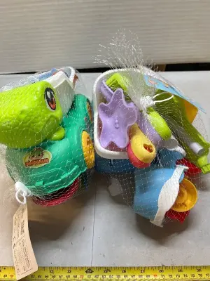 2 packs of beach toys
