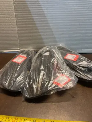 3ct 9/10 size flip flops