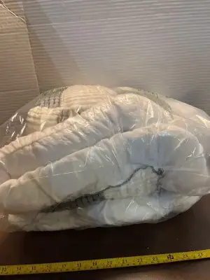 blanket (unknown size)