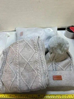 to count women’s toboggan and scarf set