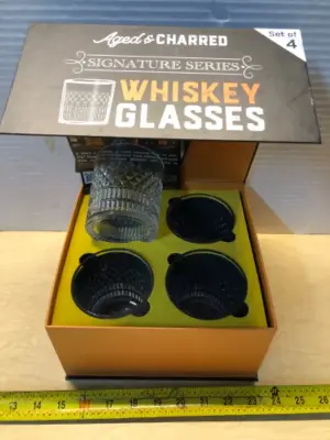 Set of 4 whiskey glasses
