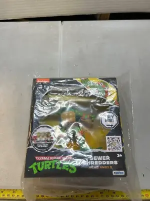 Michelangelo Teenage Mutant Ninja Turtles, sewer, shredder toy